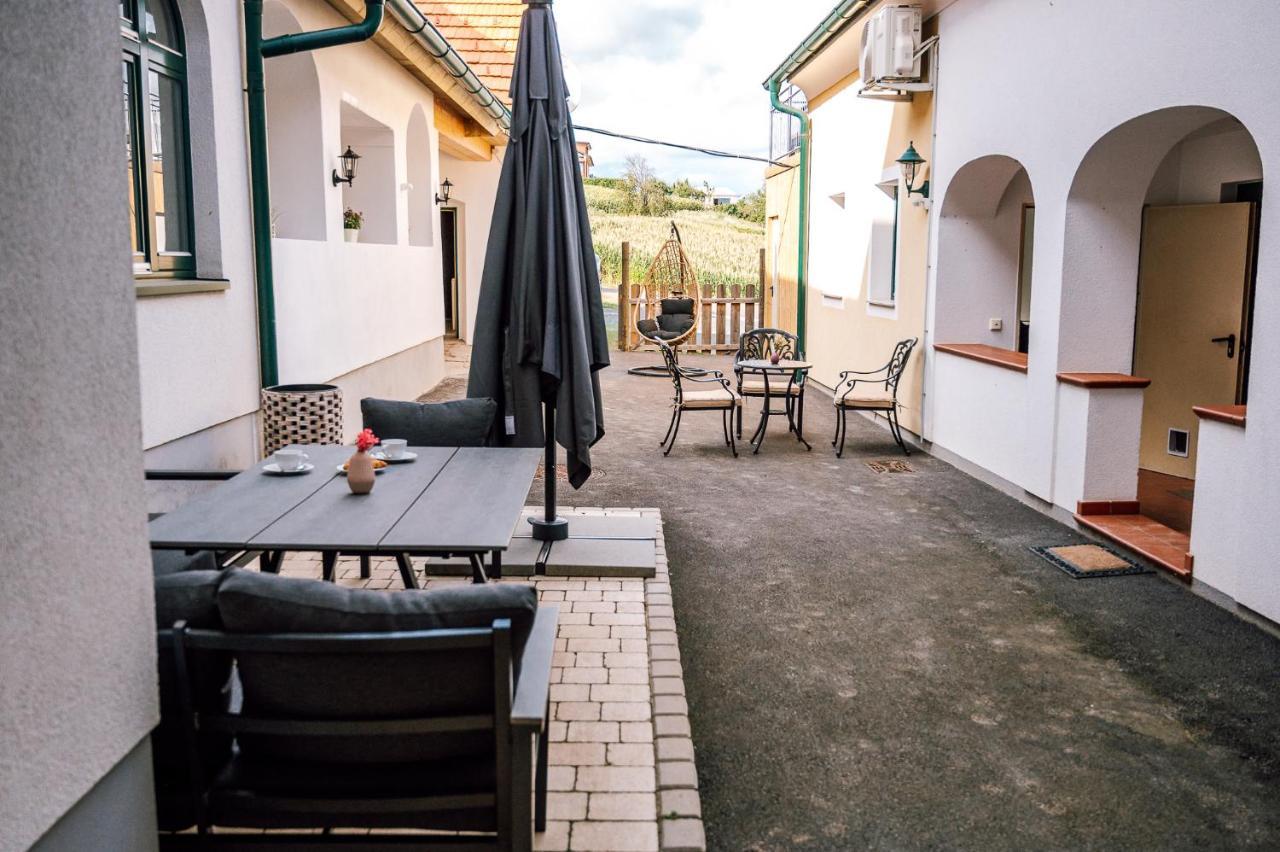 Landhaus Dasthomas Henndorf im Burgenland Extérieur photo